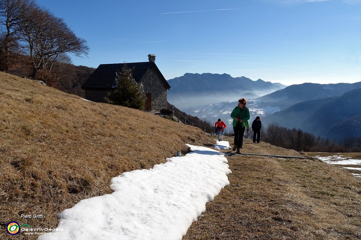 27 Bella baita ben ristrutturata con vista sulla Val Taleggio.JPG -                                